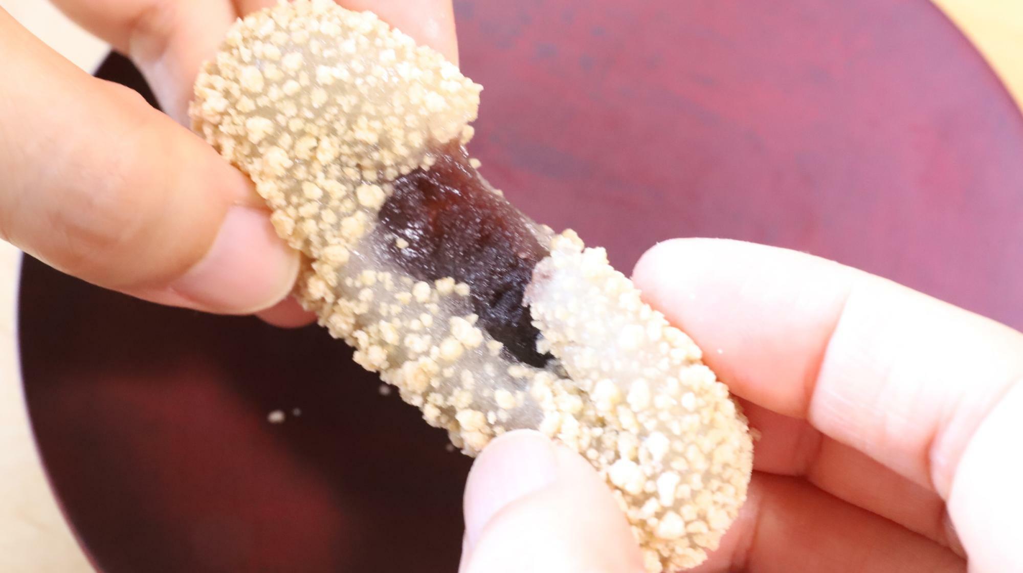 柔らかい求肥とそぼろが特徴の銘菓土佐日記